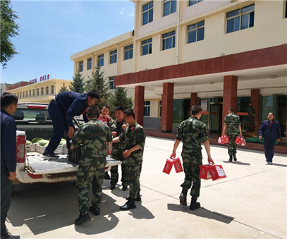 一家親│興海銅鑫慰問部隊(duì)官兵，共話軍企團(tuán)結(jié)魚水情